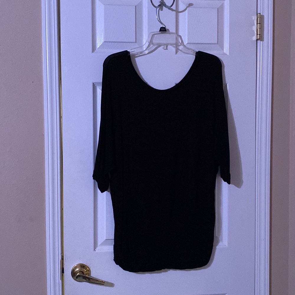 Quarter sleeve hemmed black tee. Sleeves stop at elbows, length stops at hips.